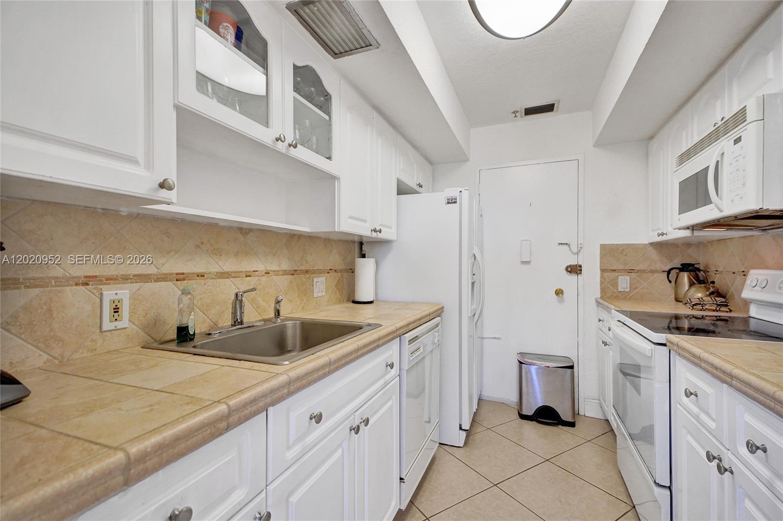 THE EXECUTIVE CONDO - Residential