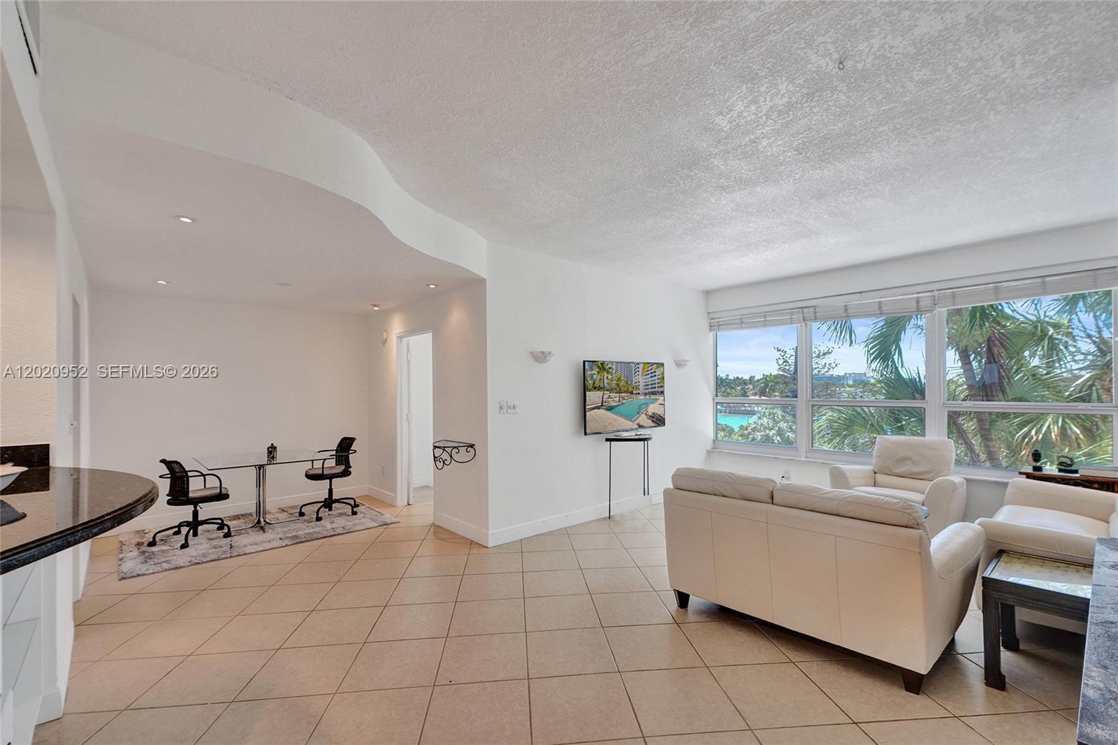 THE EXECUTIVE CONDO - Residential