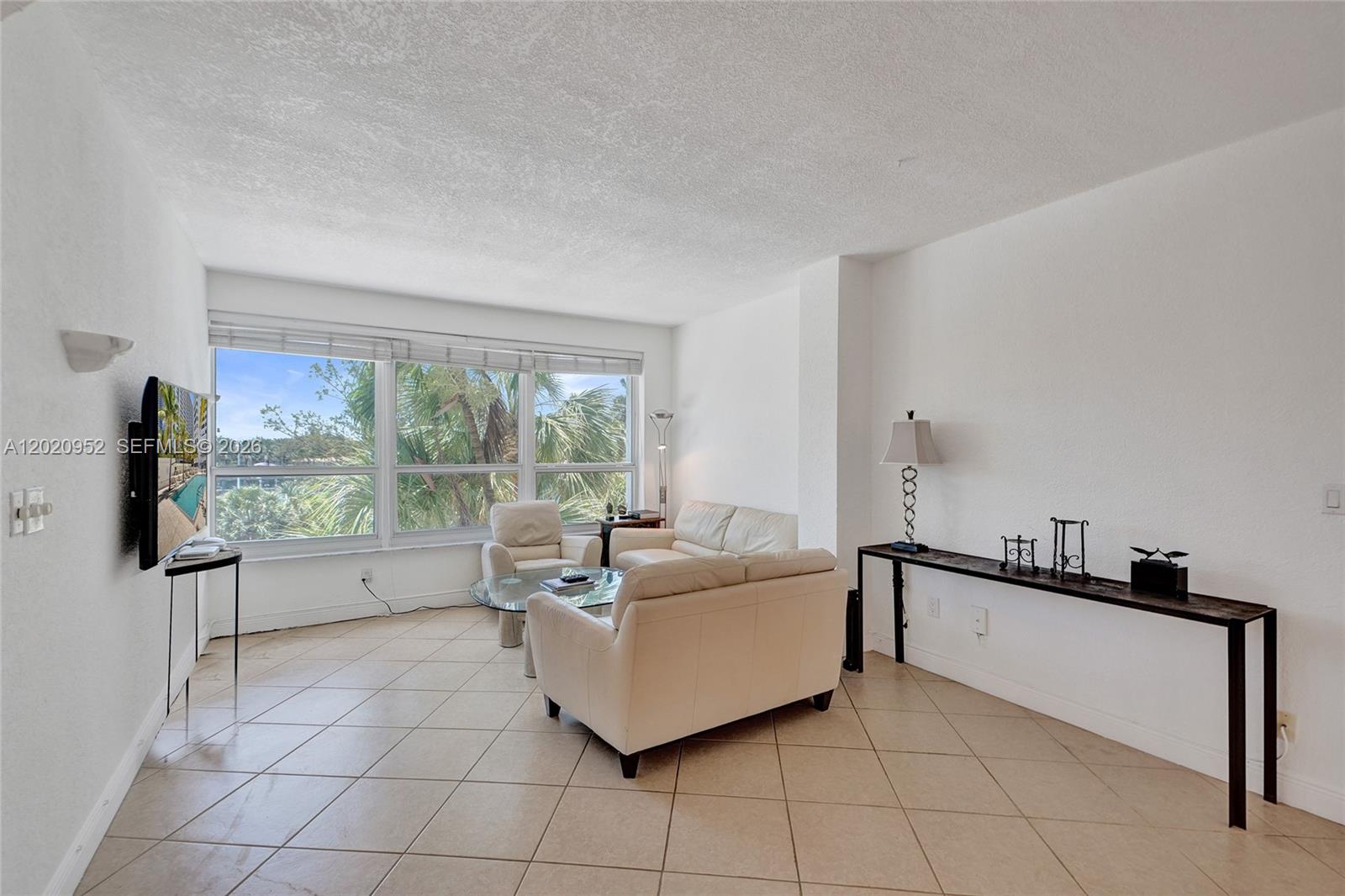 THE EXECUTIVE CONDO - Residential