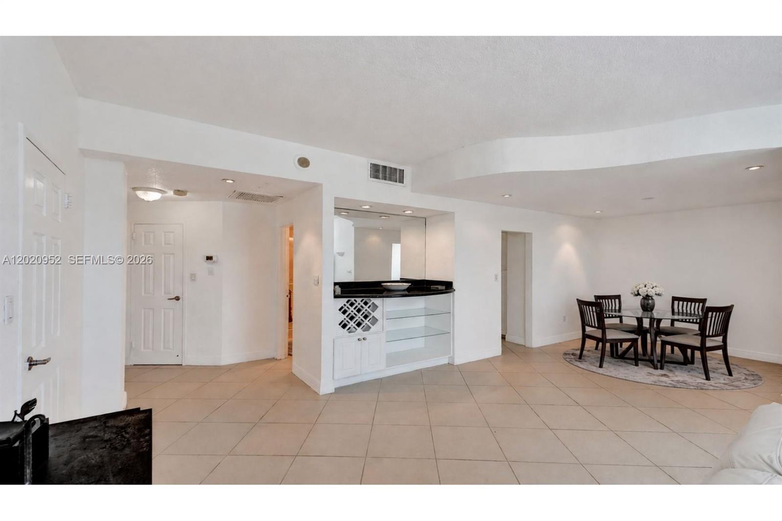 THE EXECUTIVE CONDO - Residential