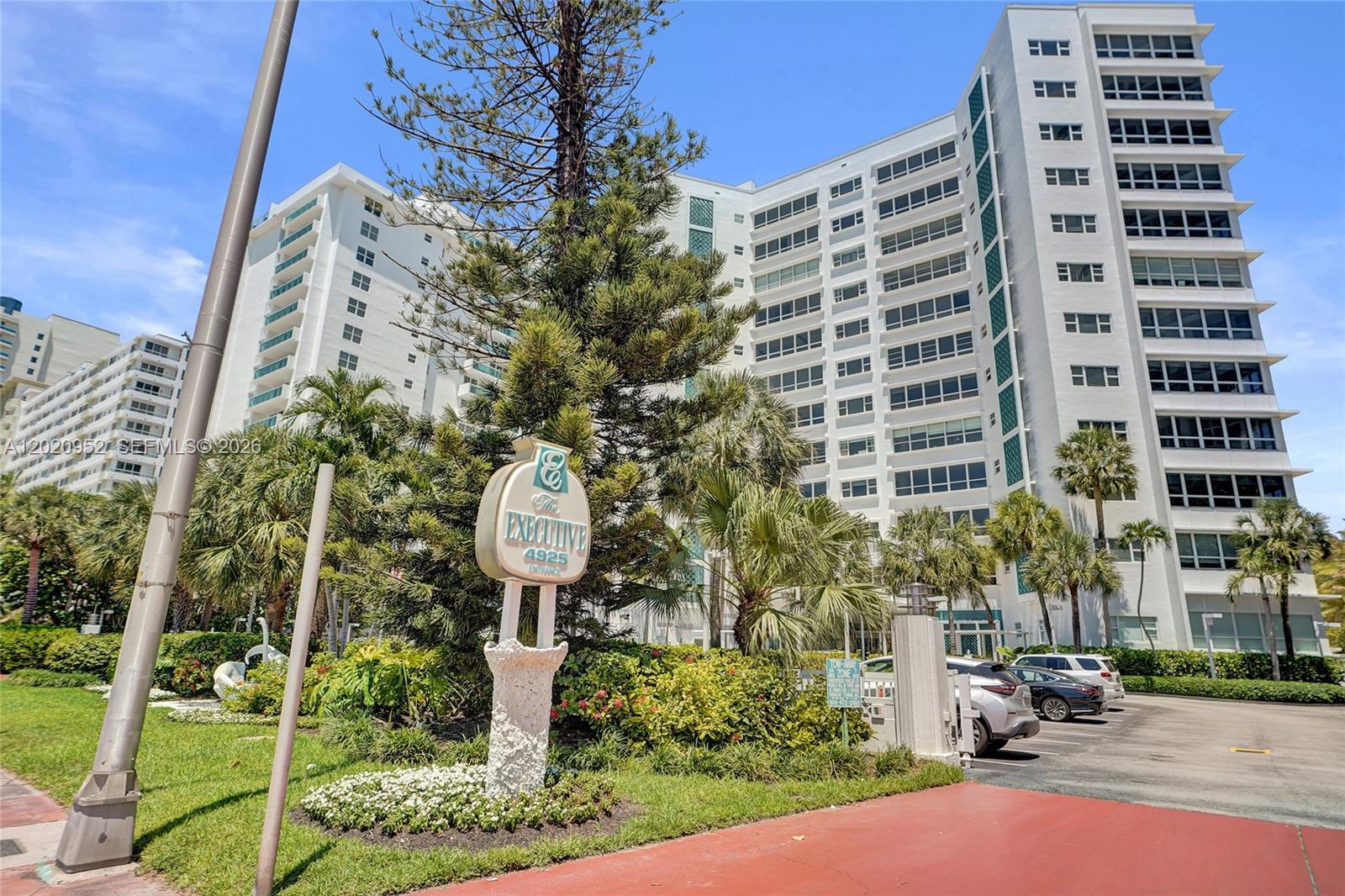 THE EXECUTIVE CONDO - Residential