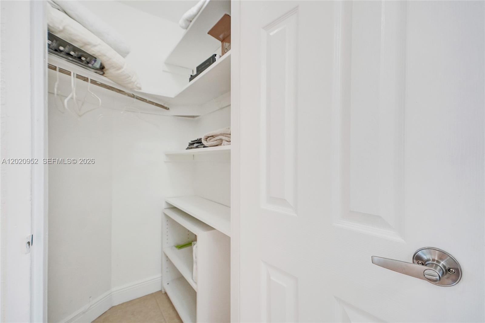 THE EXECUTIVE CONDO - Residential