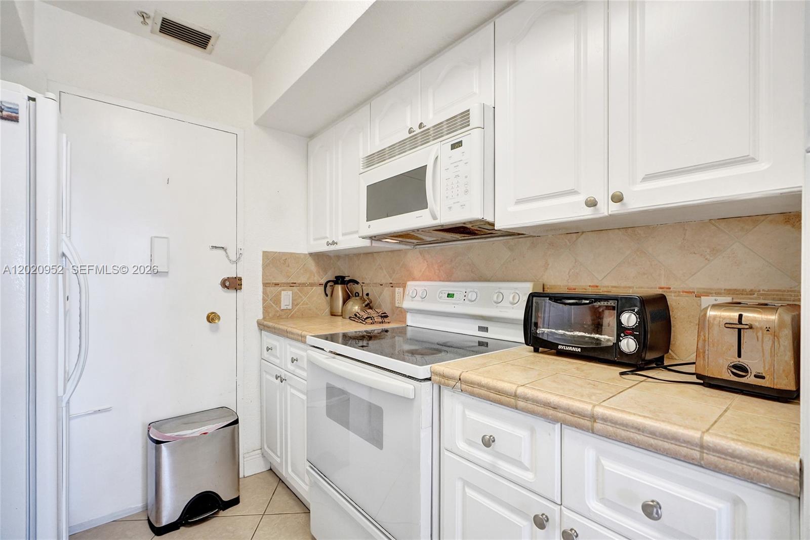 THE EXECUTIVE CONDO - Residential