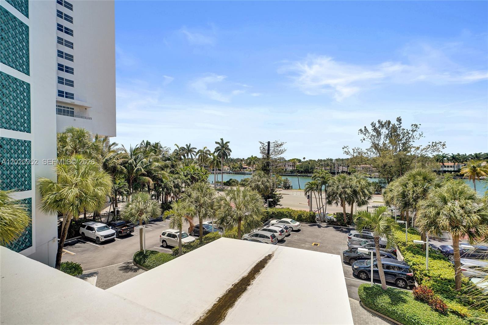THE EXECUTIVE CONDO - Residential