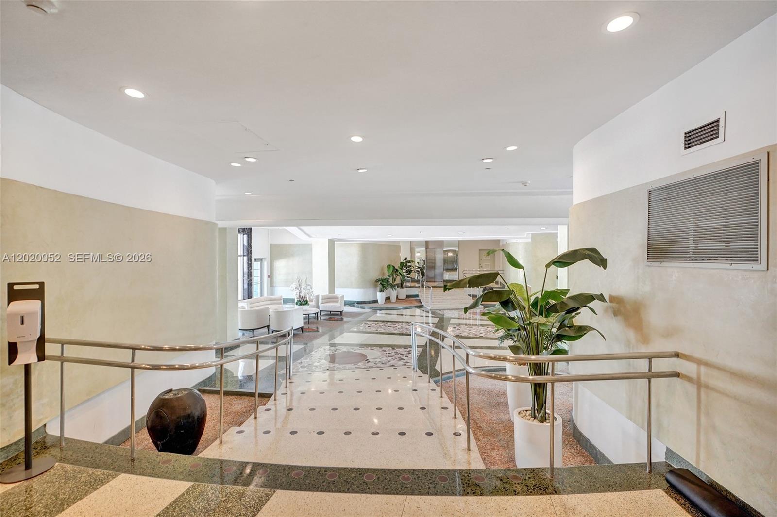 THE EXECUTIVE CONDO - Residential
