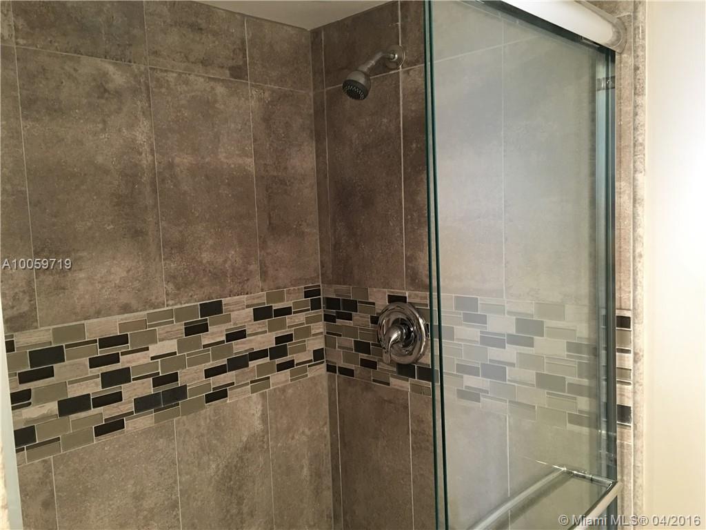 6 Of Whitehall Of Pine - Residential Lease