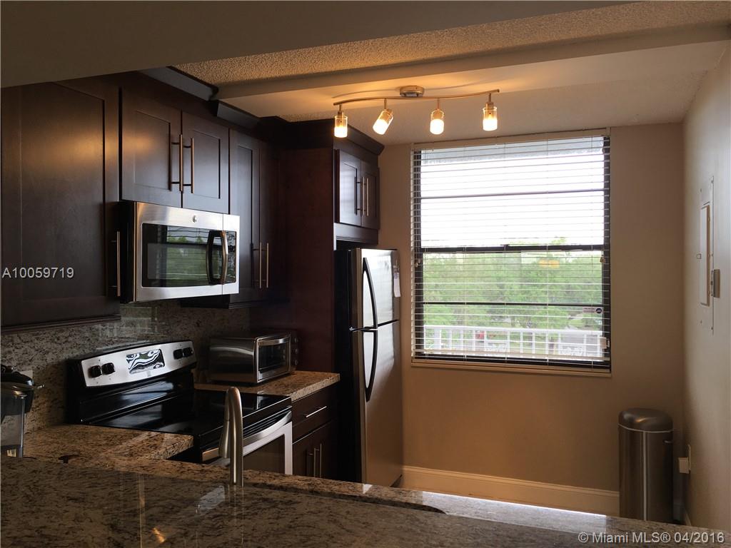 6 Of Whitehall Of Pine - Residential Lease