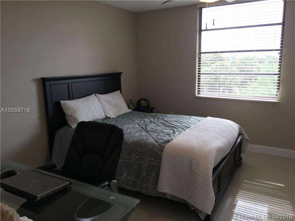 6 Of Whitehall Of Pine - Residential Lease