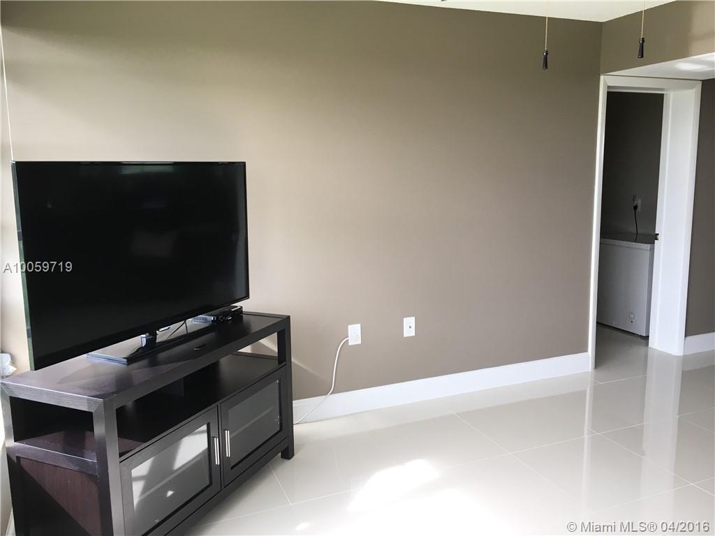 6 Of Whitehall Of Pine - Residential Lease