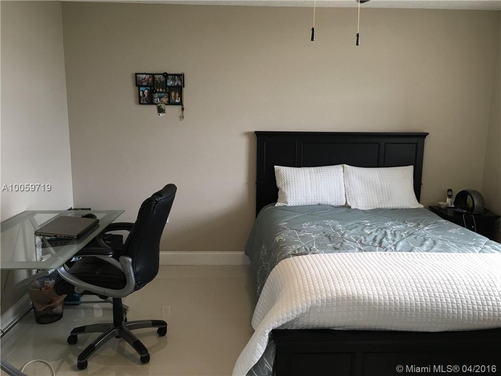 6 Of Whitehall Of Pine - Residential Lease