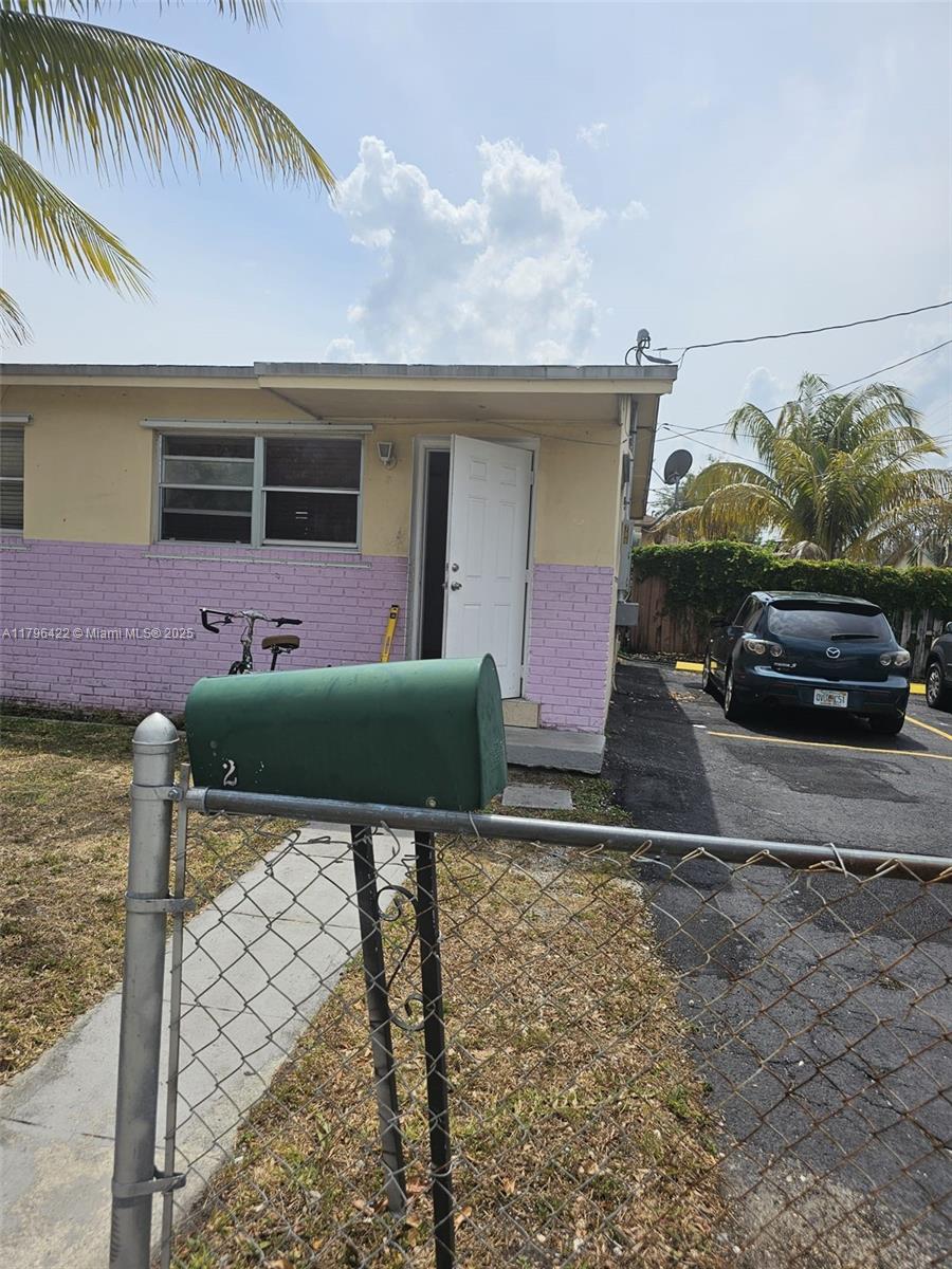 700 Nw 4th St 2, Hallandale Beach, Broward County, Florida - 2 Bedrooms  
1 Bathrooms - 
