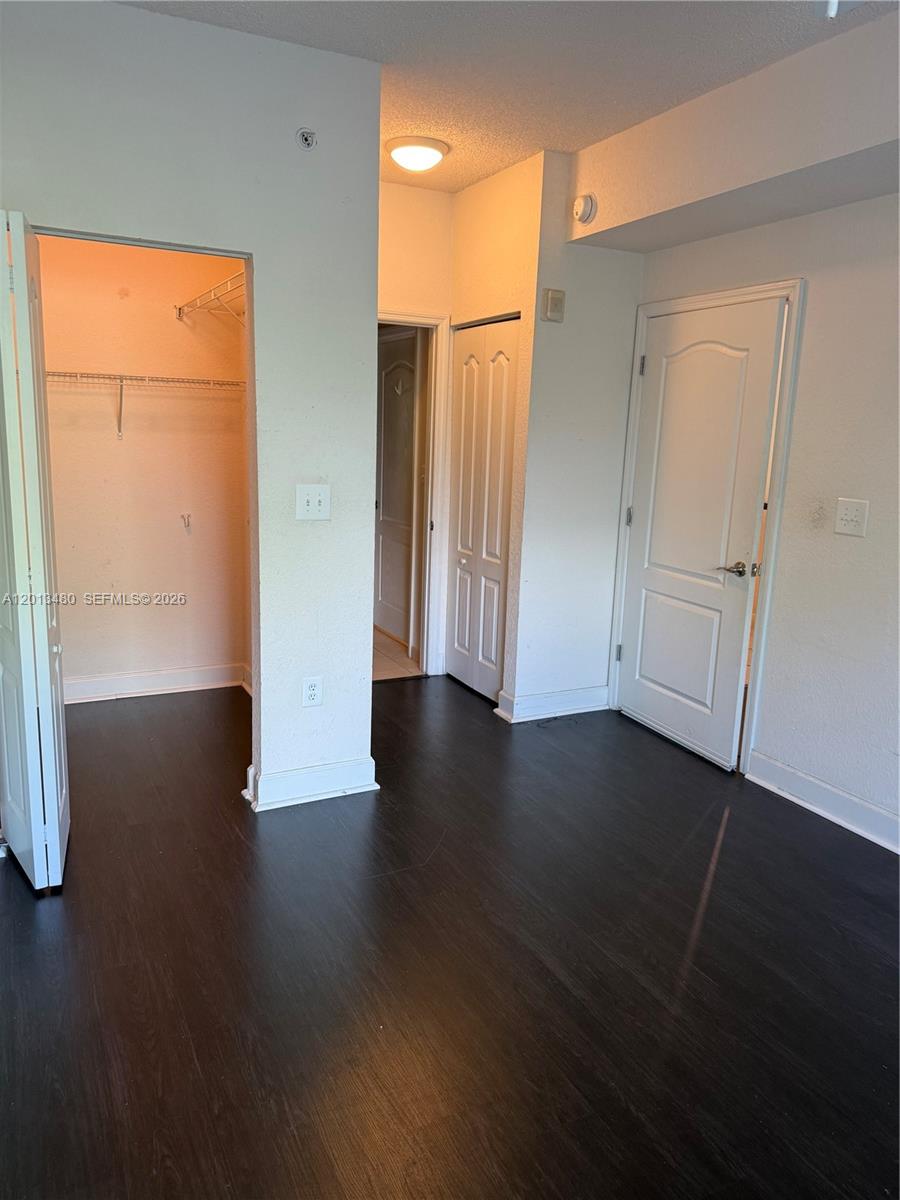 VALENCIA CONDO - Residential