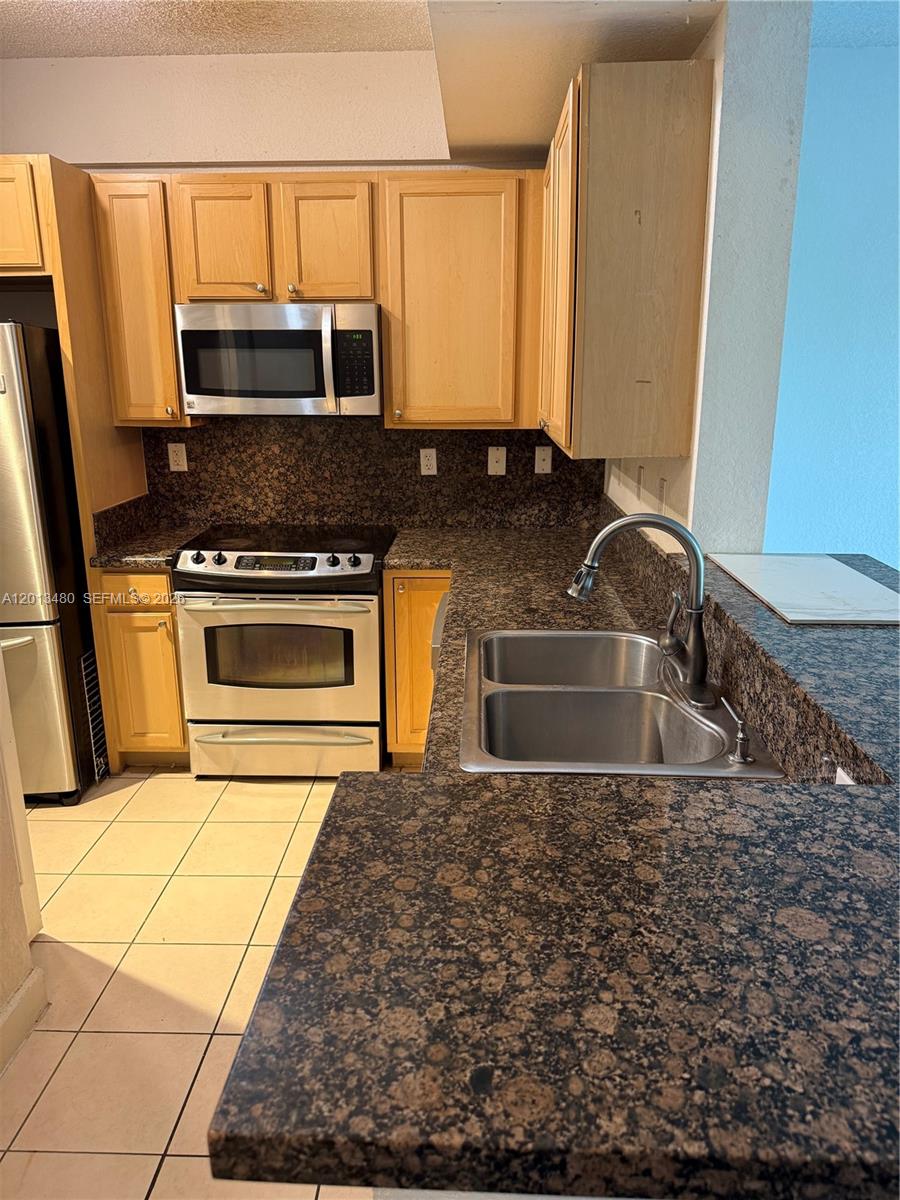 VALENCIA CONDO - Residential