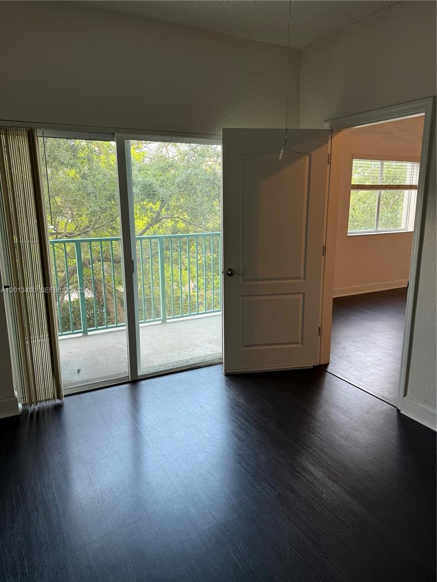 VALENCIA CONDO - Residential