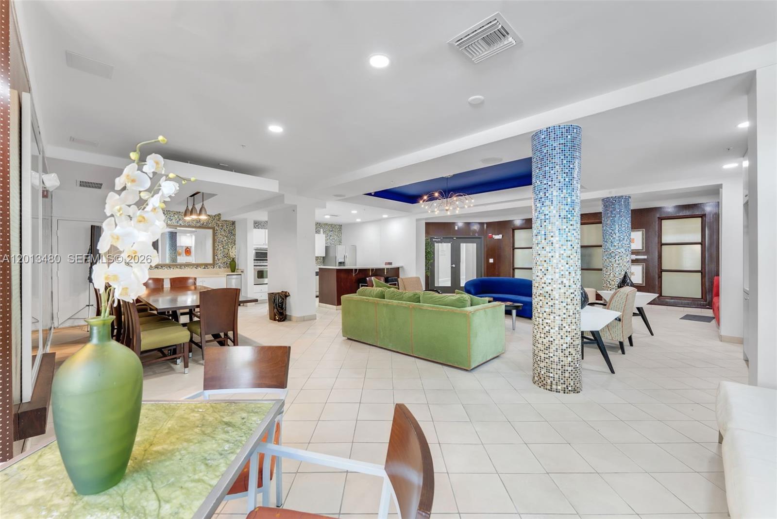 VALENCIA CONDO - Residential