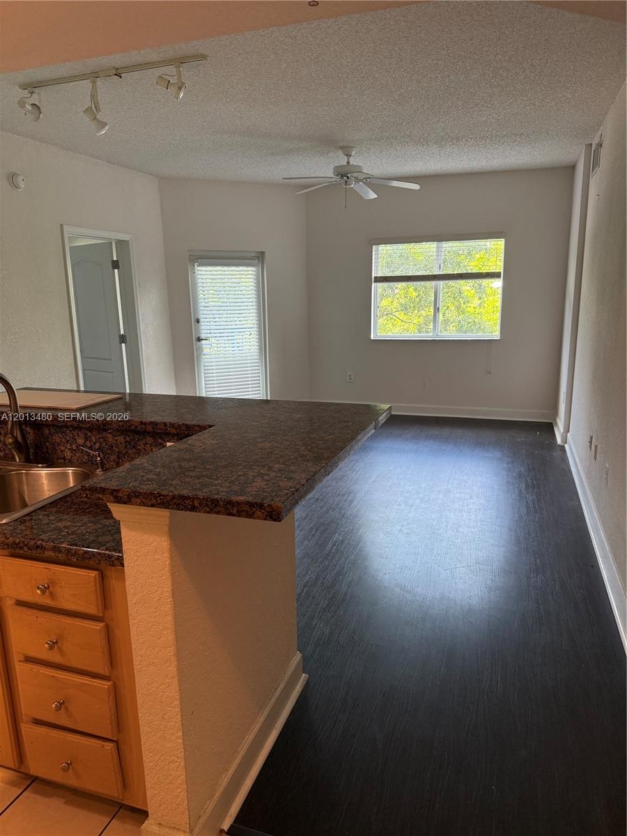 VALENCIA CONDO - Residential