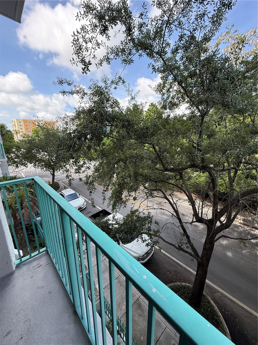 VALENCIA CONDO - Residential