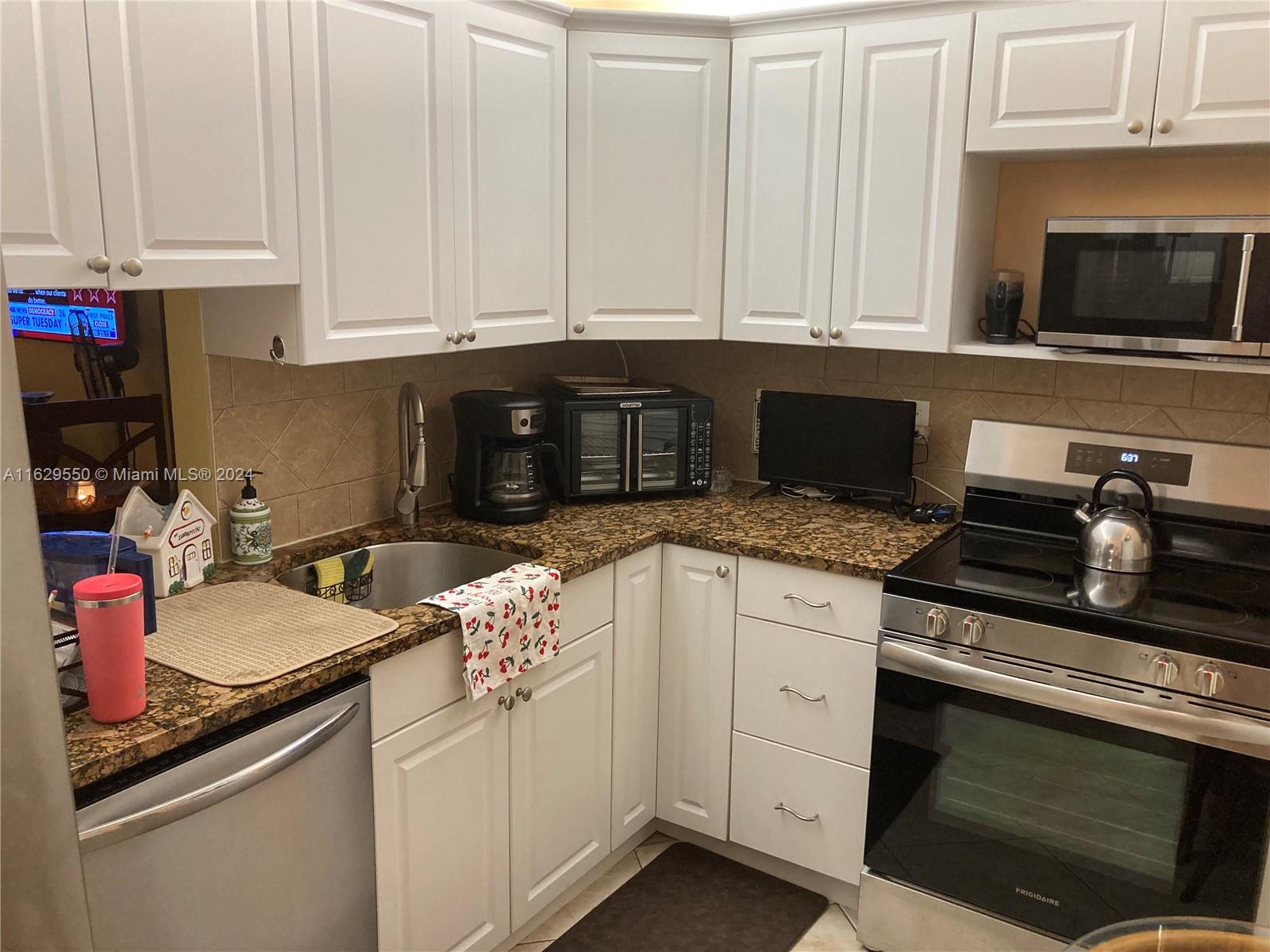 Rental Property at 200 Ne 14th Ave 222, Hallandale Beach, Broward County, Florida - Bedrooms: 1 
Bathrooms: 2  - $1,600 MO.