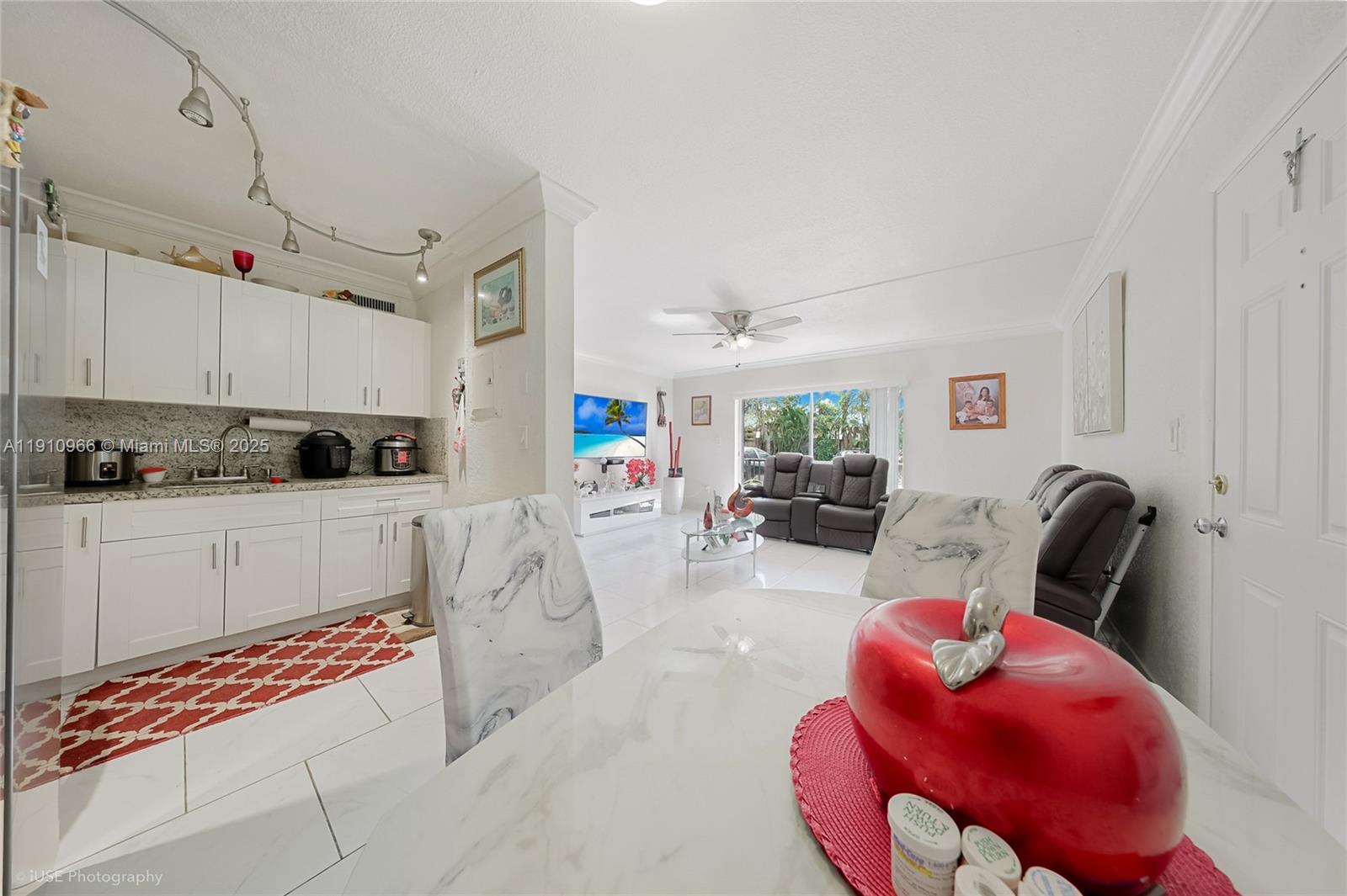 LOS PALACIOS BY MIAMI LAK - Residential