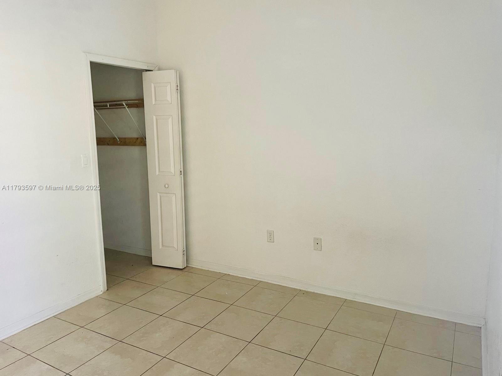 940 NE 34th Ave 202