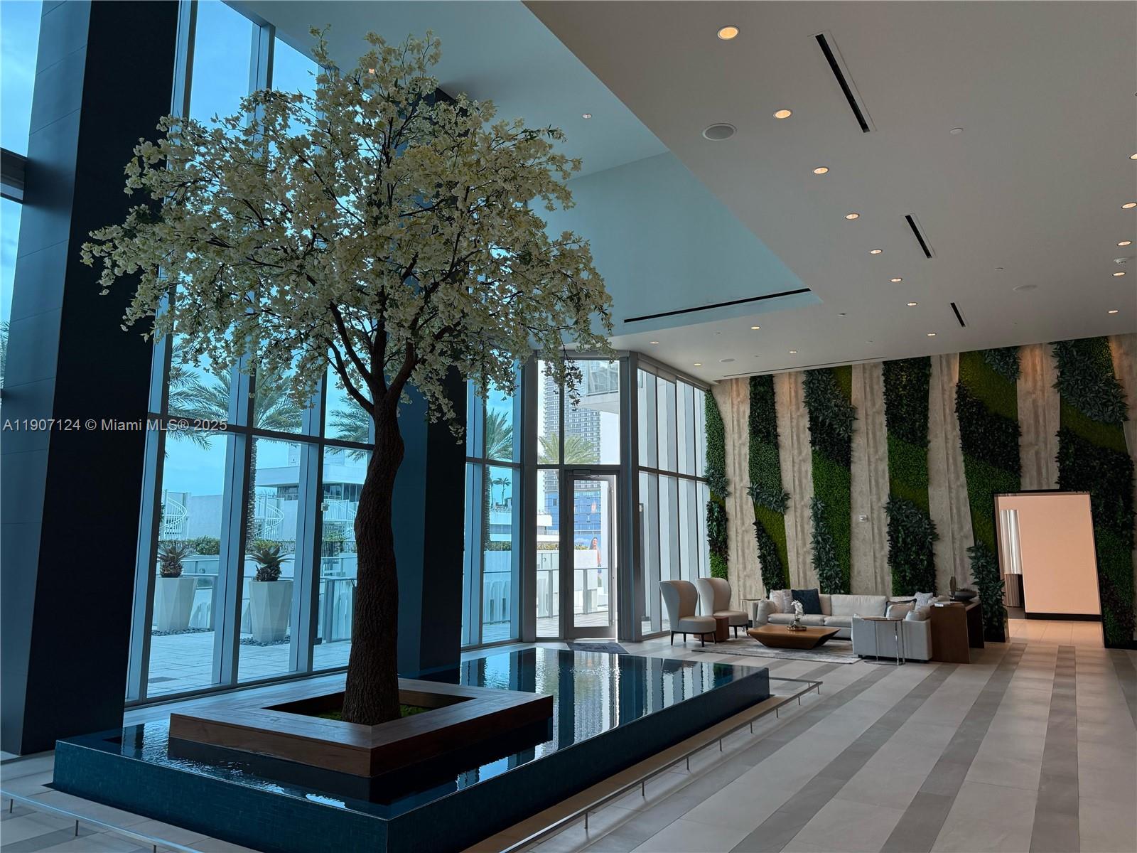 PARAMOUNT MIAMI WORLDCENT - Residential