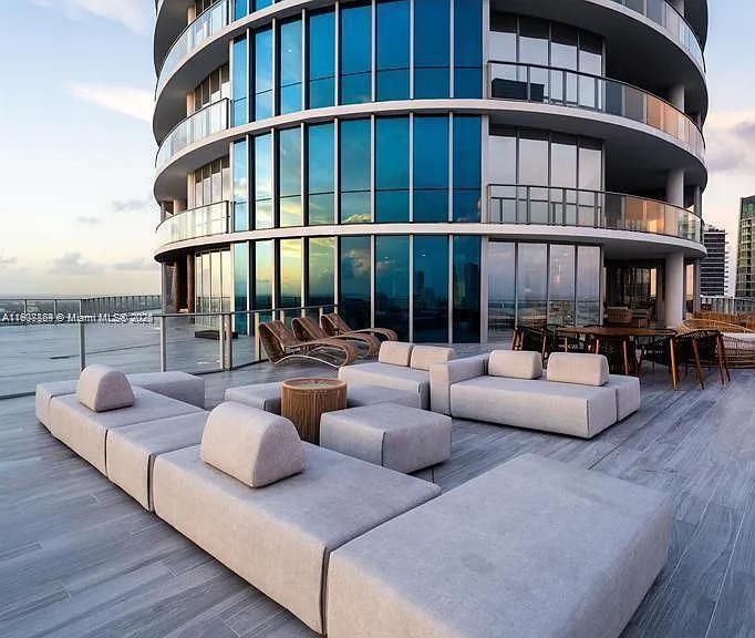 PARAMOUNT MIAMI WORLDCENT - Residential
