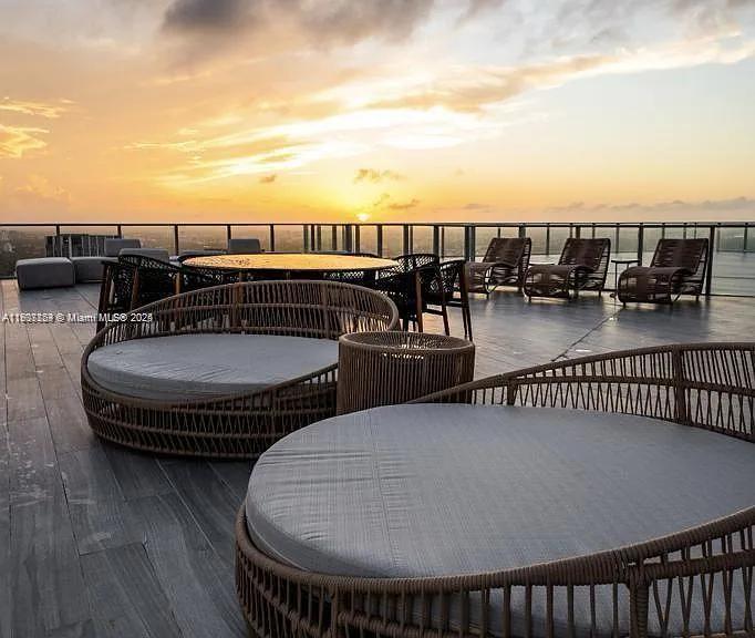 PARAMOUNT MIAMI WORLDCENT - Residential