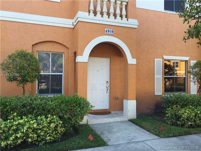BEAUTIFUL TOWNHOME 2/2,5 WITH TILE ON THE FIRST AND SECOND FLOOR, UPGRADED APPLIANCES WITH DOUBLE DOOR REFRIGERATOR. MASTER BEDROOM WITH WALK-IN CLOSET. TEXTURE WALLS, DOORS CLUB HOUSE WITH ALL AMENITIES. GUARD GATED COMMUNITY.