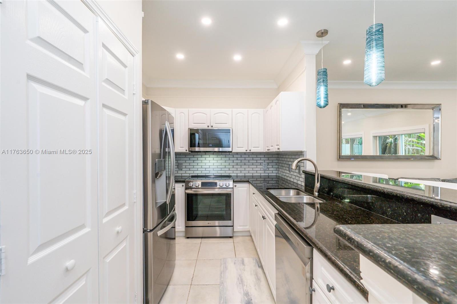 1747 NE 4th Ave F2