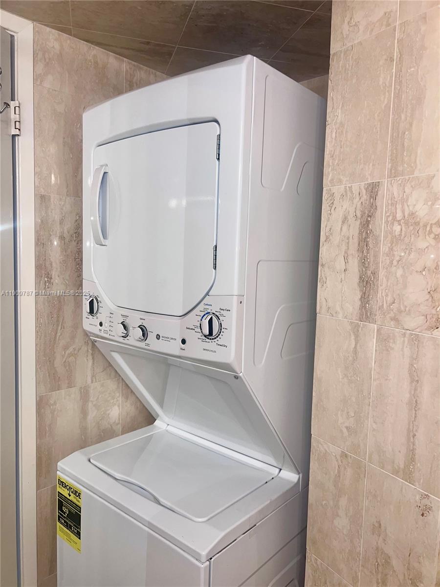 MYSTIC POINTE CONDO NO ON - Residential Lease