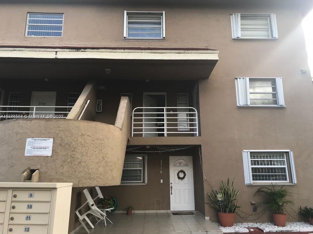 Beautiful apartment centrally located condo in the heart of Hialeah with 2 bed and 1.5 bath. This is close to all shopping area and highways. Its located in an a rated school district