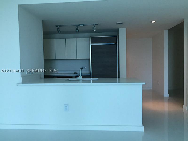 1100 S MIAMI AV 3203