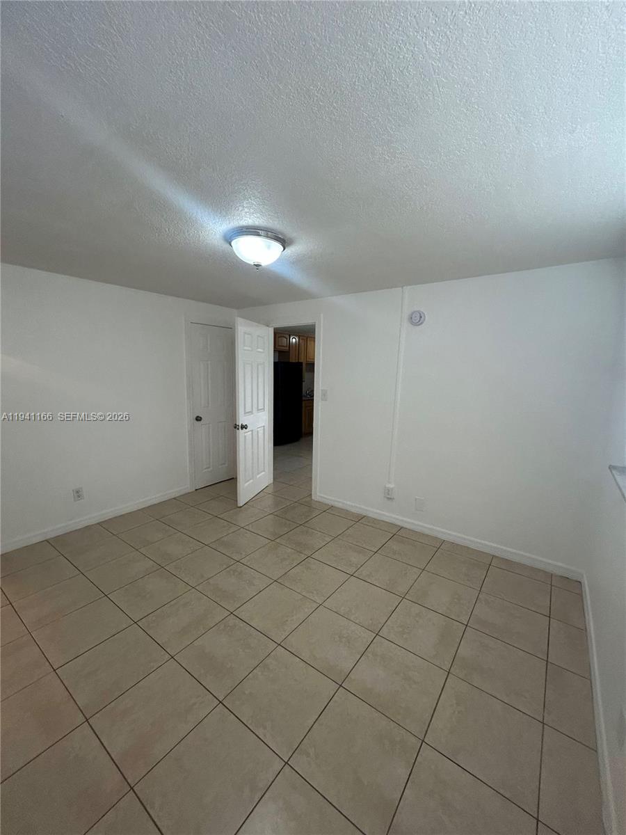 RIVERSIDE NO 3 - Residential Lease