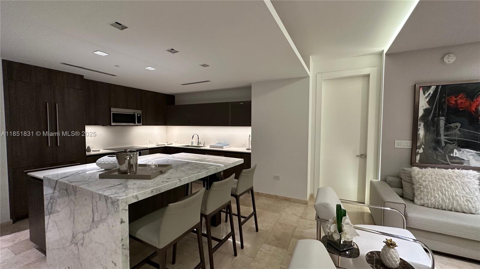 88 SW 7th St 3007