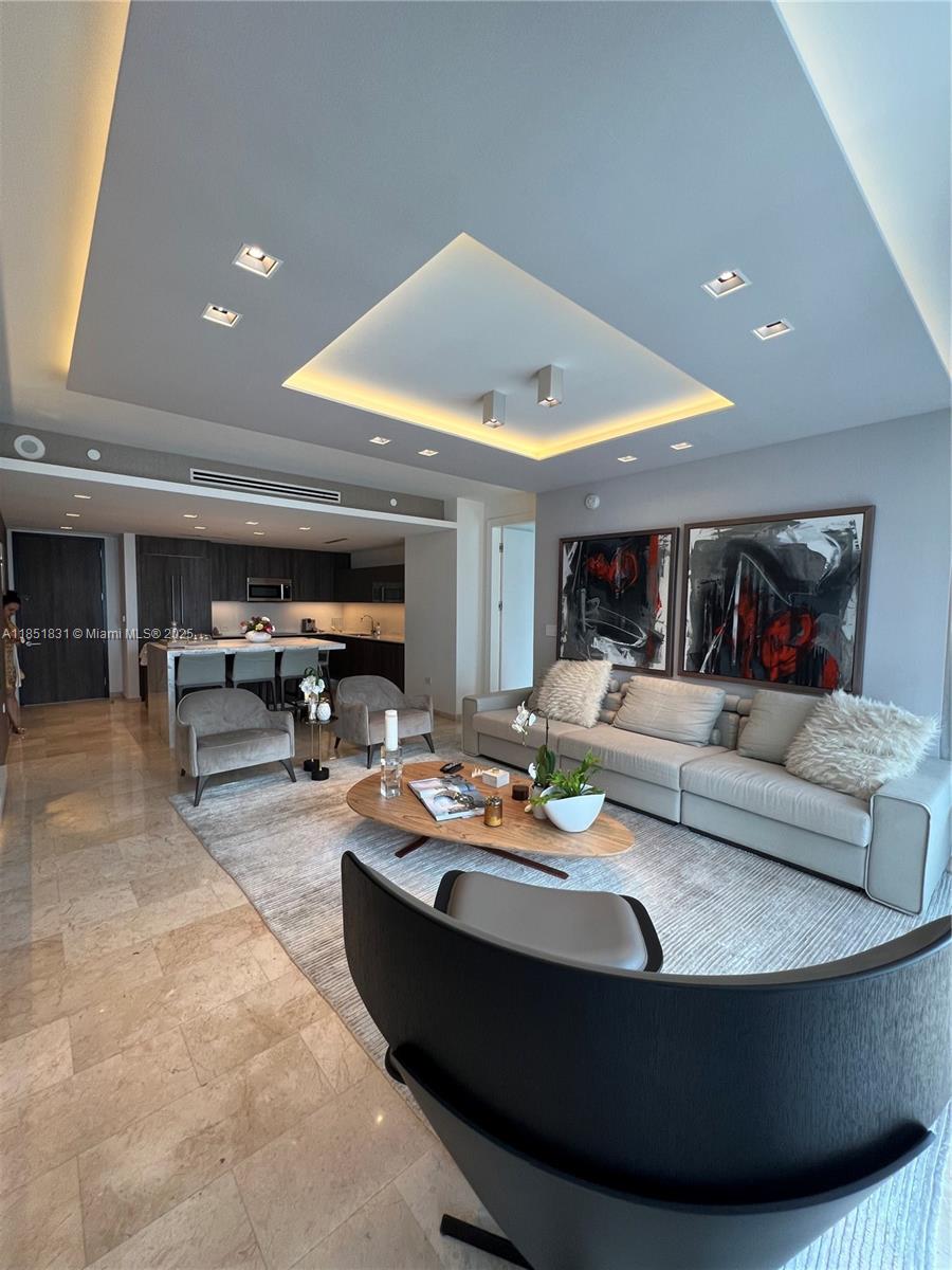 88 SW 7th St 3007