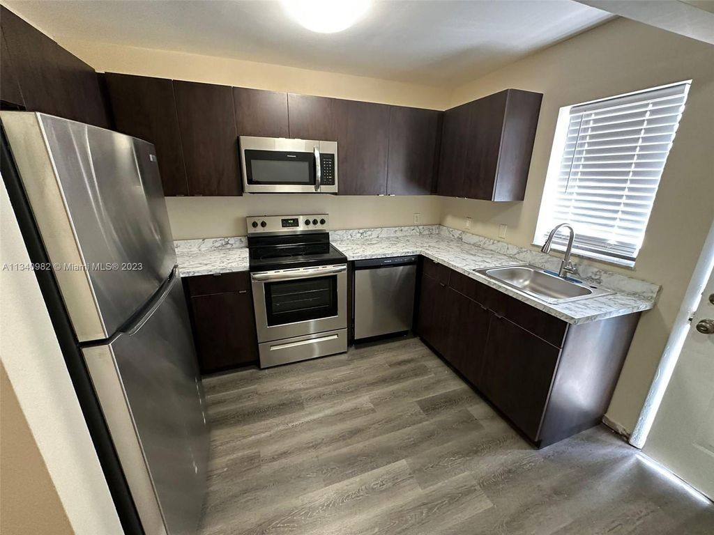 Photo of 605 Ixoria Ave #15, Fort Pierce, FL 34982 (MLS # A11340982)