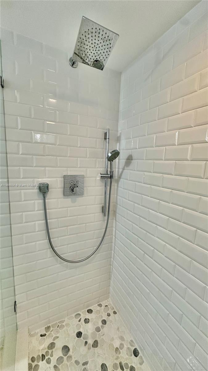 PARKER PLAZA ESTATES COND - Residential Lease