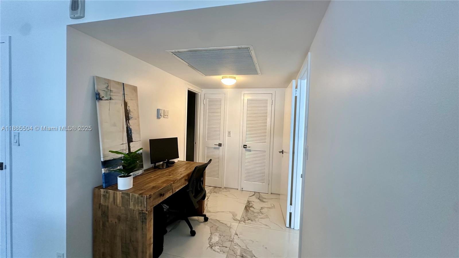 PARKER PLAZA ESTATES COND - Residential Lease