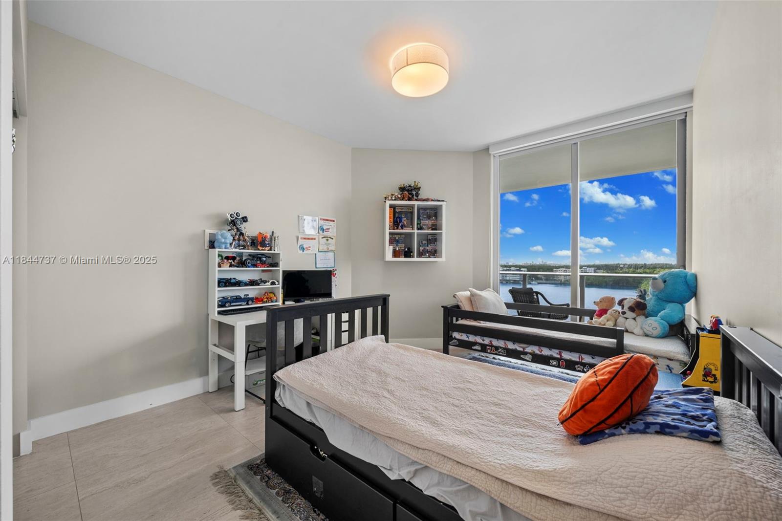 MARINA PALMS RESIDENCES S - Residential Lease