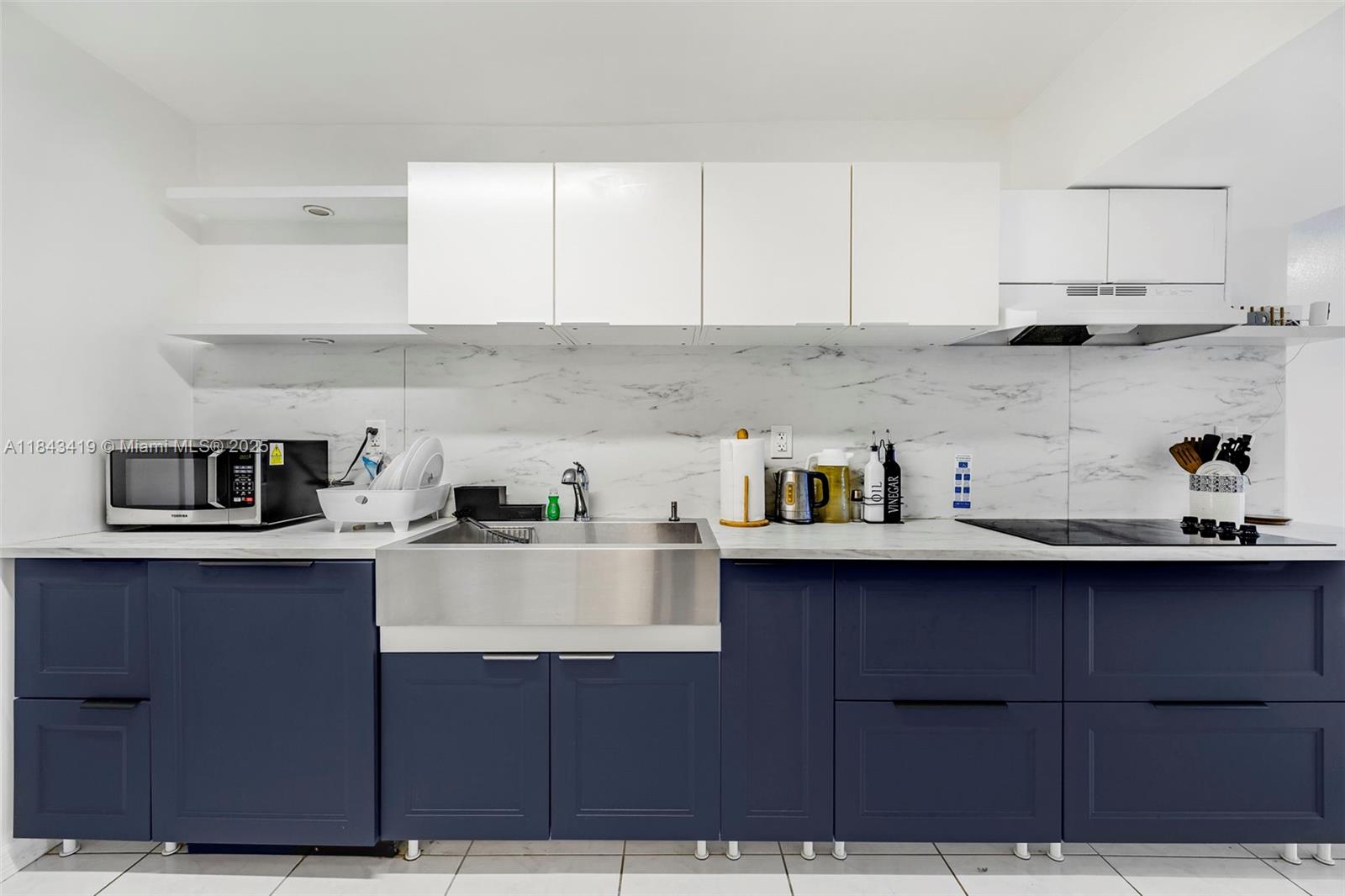 Penthouse 2BD/2BA (970 sq ft) w/ huge bay-view terrace/hurricane shutters. Open concept, new kitchen/appliances/pantry. Remodeled/NO carpet. WASHER & DRYER in unit. Boutique building with only 37 units (40-yr certification passed) w/ pool, sauna, gym, gated parking, storage, car wash. 1-min walk to school/Publix/plaza, 5-min walk to the beach. Can be rented immediately. Seasonal rent OK. LOW HOA $548
Seller financing available—terms negotiable, min 50% down.
The building has reserves.
Property is vacant. Can be shown anytime.