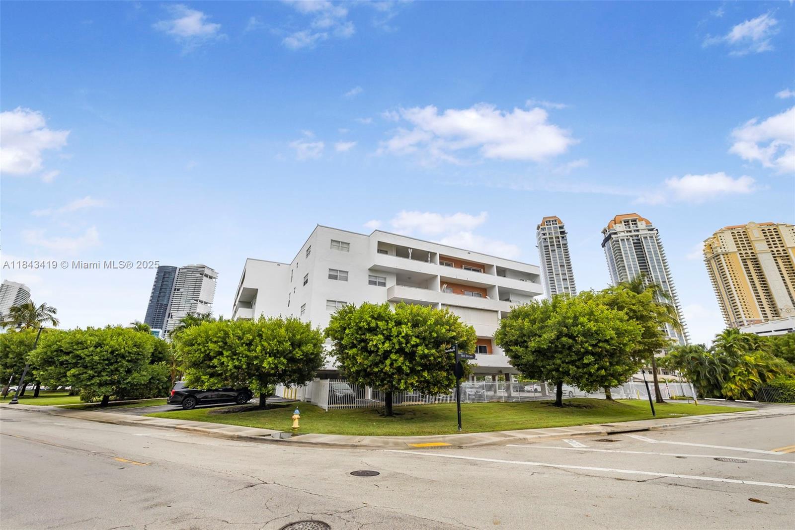 18001 N Bay Rd 505