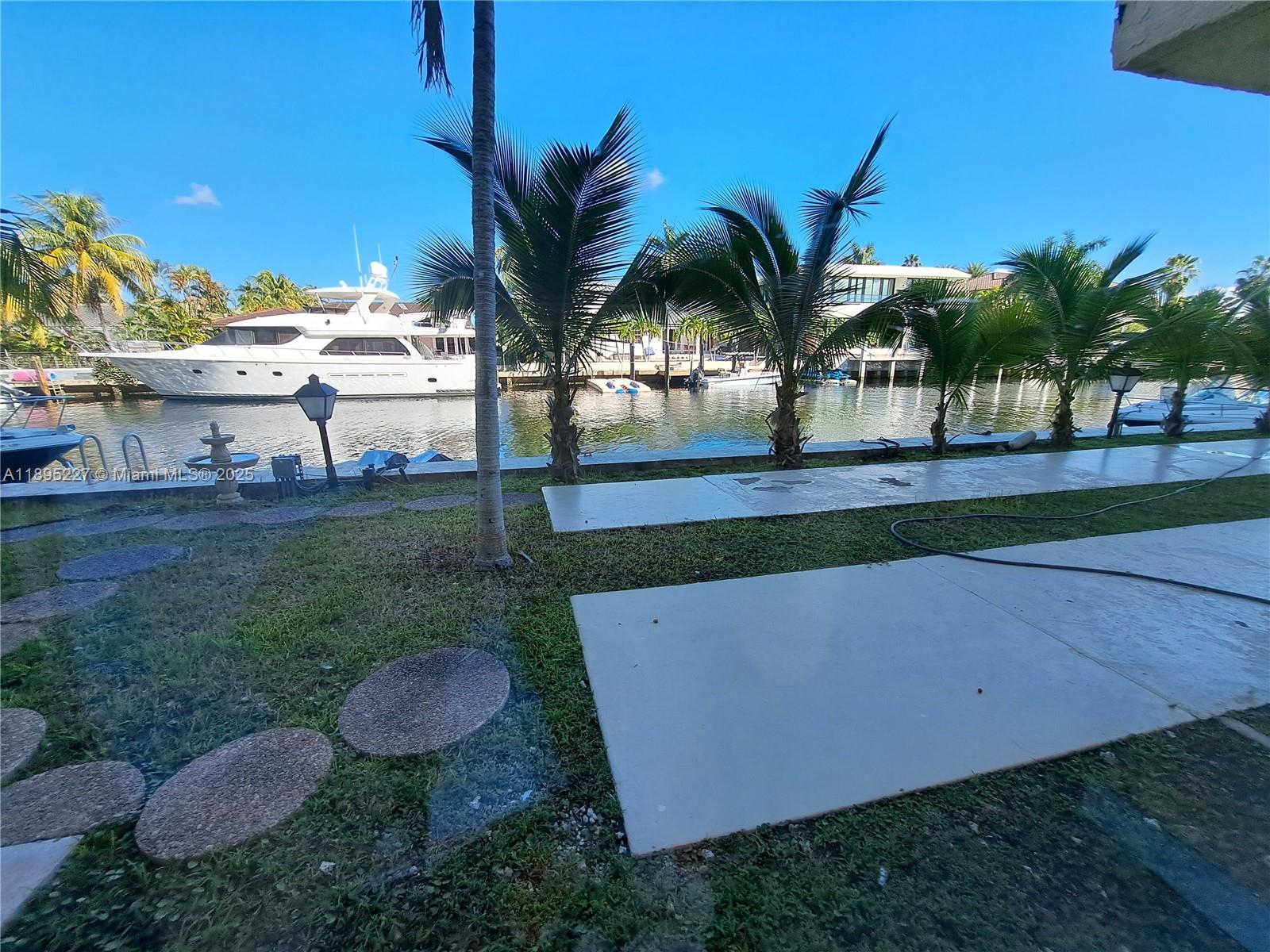 View photos, virtual tours, details... 2935 NE 163rd St 2Q