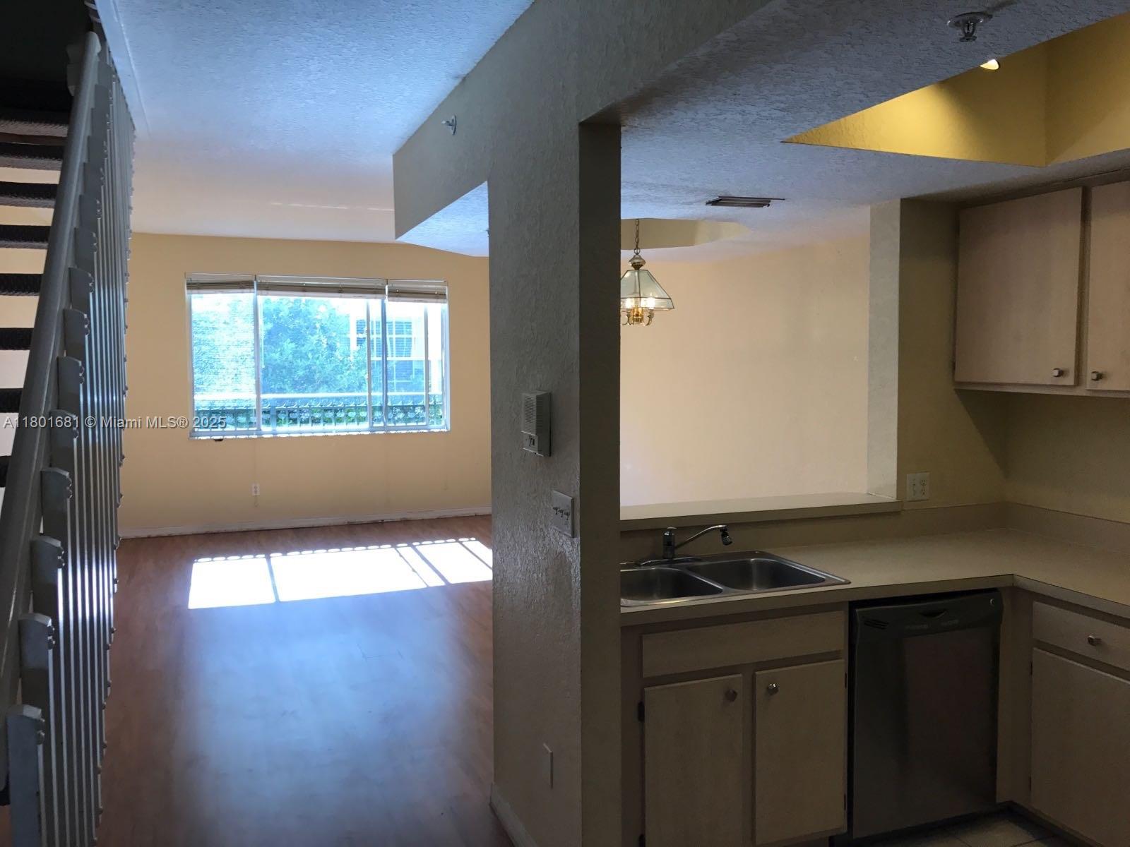 781 SW 148 AV 1513