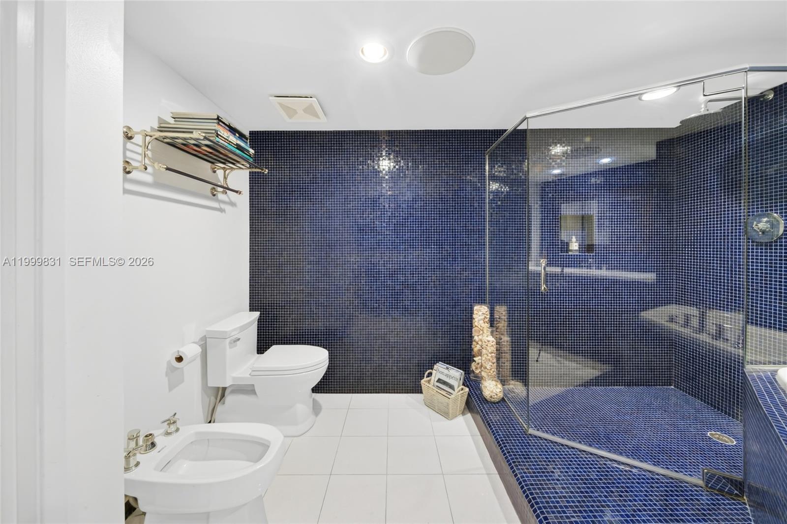 NINE ISLAND AVENUE CONDO - Residential