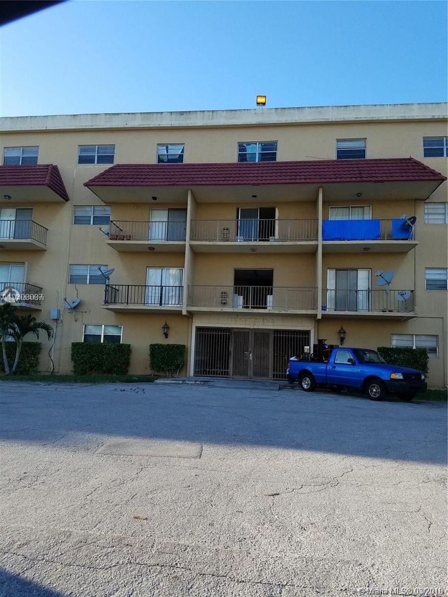 BEAUTIFULLY REMODELED CONDO!  NO SHORT SALE OR REO!! no AGE OR RENTAL RESTRICTIONS!! LOW HOA FEES! MANY COMMUNITY AMENITIES. tenant occupied 48hrs noticed required To show property click on show assist. Cash Only or pre-approved if fianancing!