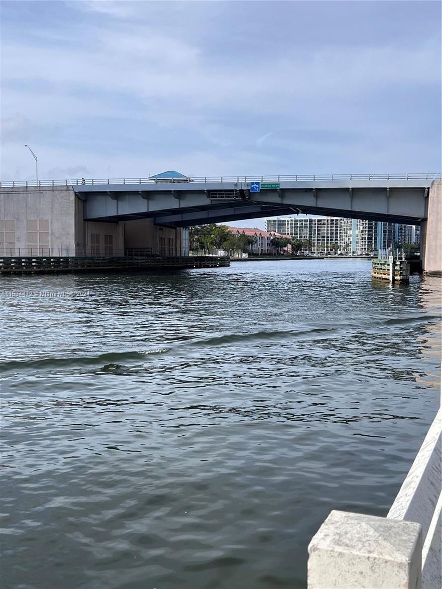 Totally Renovated 1 bedroom 1 bath beauty. Intracoastal views. a real value. Across from ocean, walk to the beach. BUILDING HAS THE 50 YEAR CERTIFICATION.
Rentals after 2 years of ownership.
