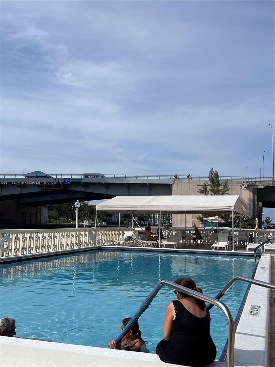 IMPERIAL TOWERS CONDO - Residential