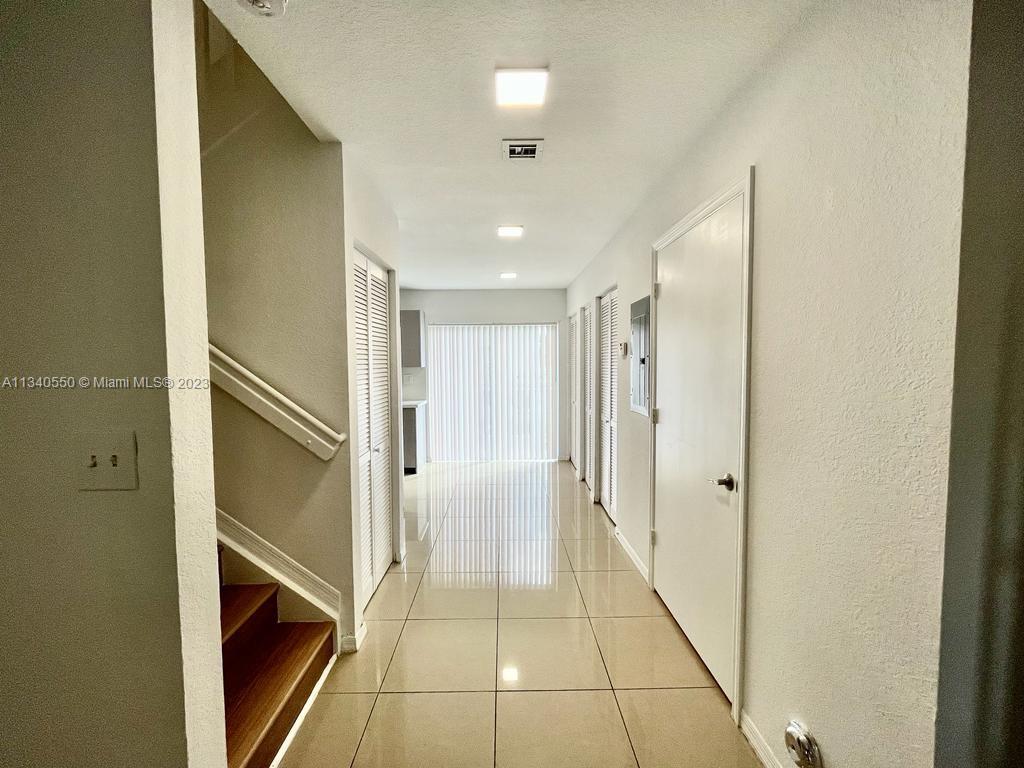 AQUA VISTA TOWNHOMES COND - Residential Lease