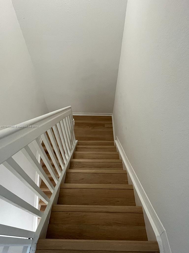 AQUA VISTA TOWNHOMES COND - Residential Lease