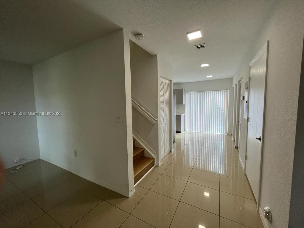 AQUA VISTA TOWNHOMES COND - Residential Lease